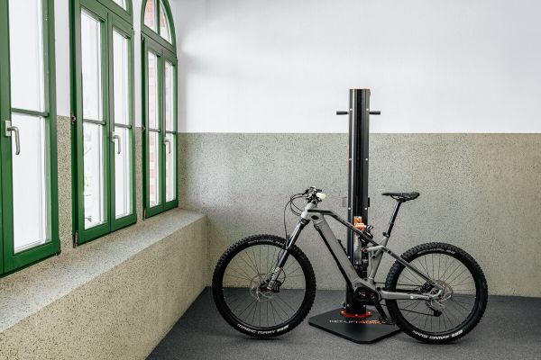 E-bike on the e-bike repair stand on the lowest position